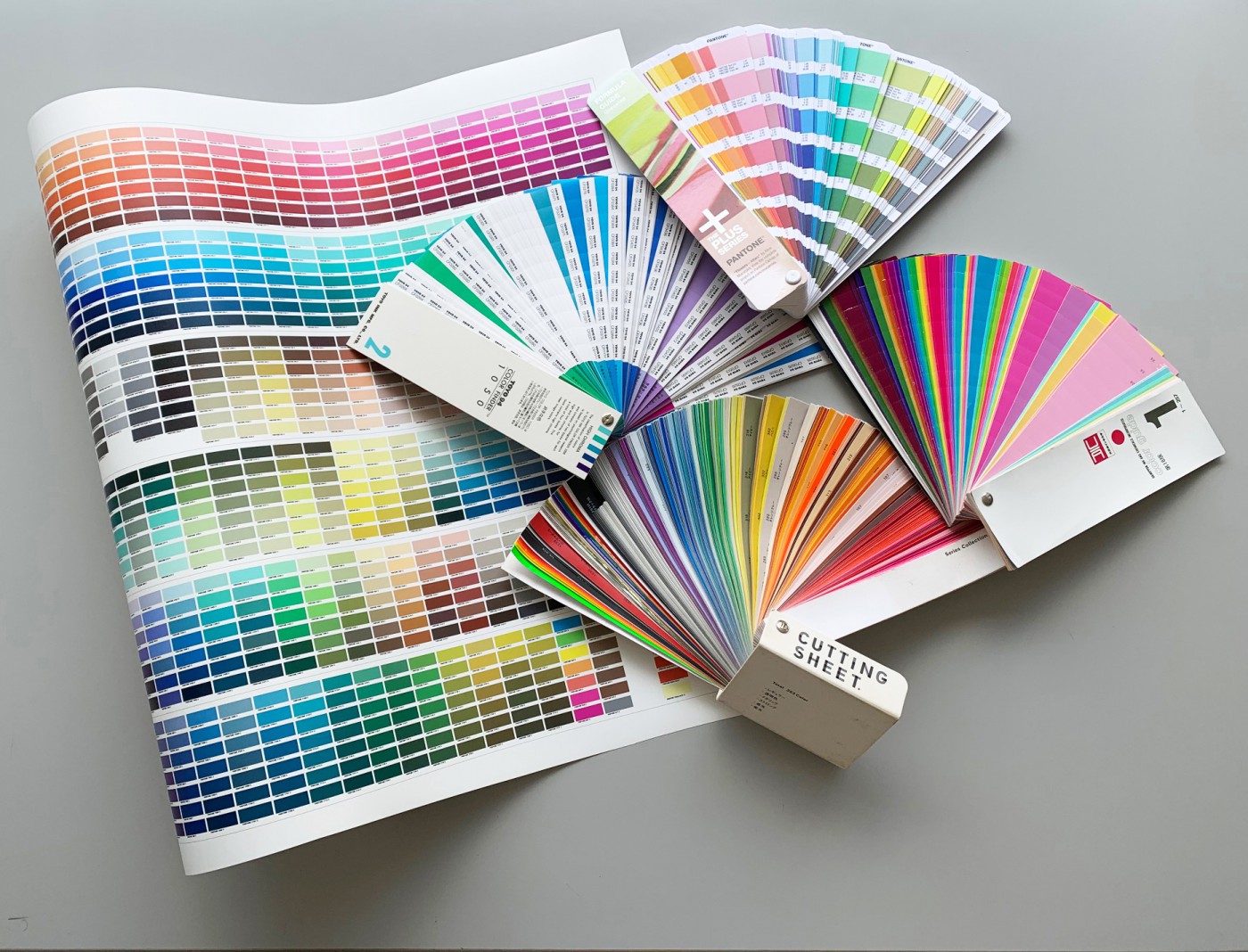 RGB, CMYK, DIC, PANTONE, TOYO…色は何で作る？