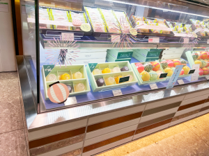 洋菓子店の厨房ウィンドウや冷蔵什器の心躍る店頭演出シールご紹介